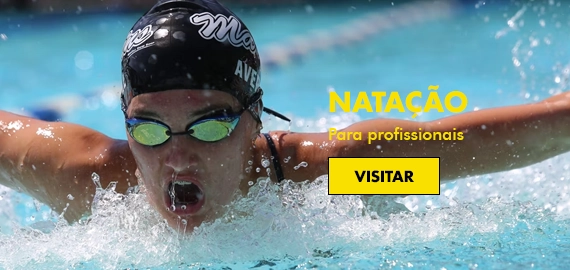 Nadador com oculos de natação e touca